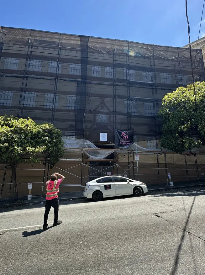 Huntington Beach Scaffolding full building exterior scaffold system with safety netting